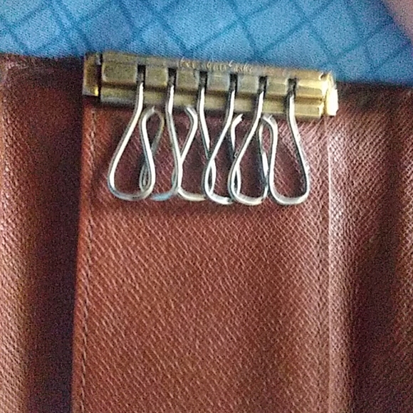 Louis vuitton key holder - Picture 2 of 3